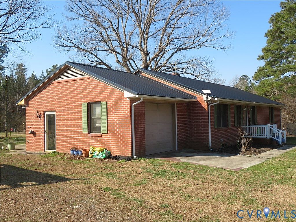 Charming 1986 all-brick ranch home in Freeman, Virginia, nestled on 2 ...