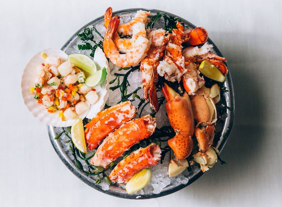 5 popular steakhouses serving award-winning seafood platters