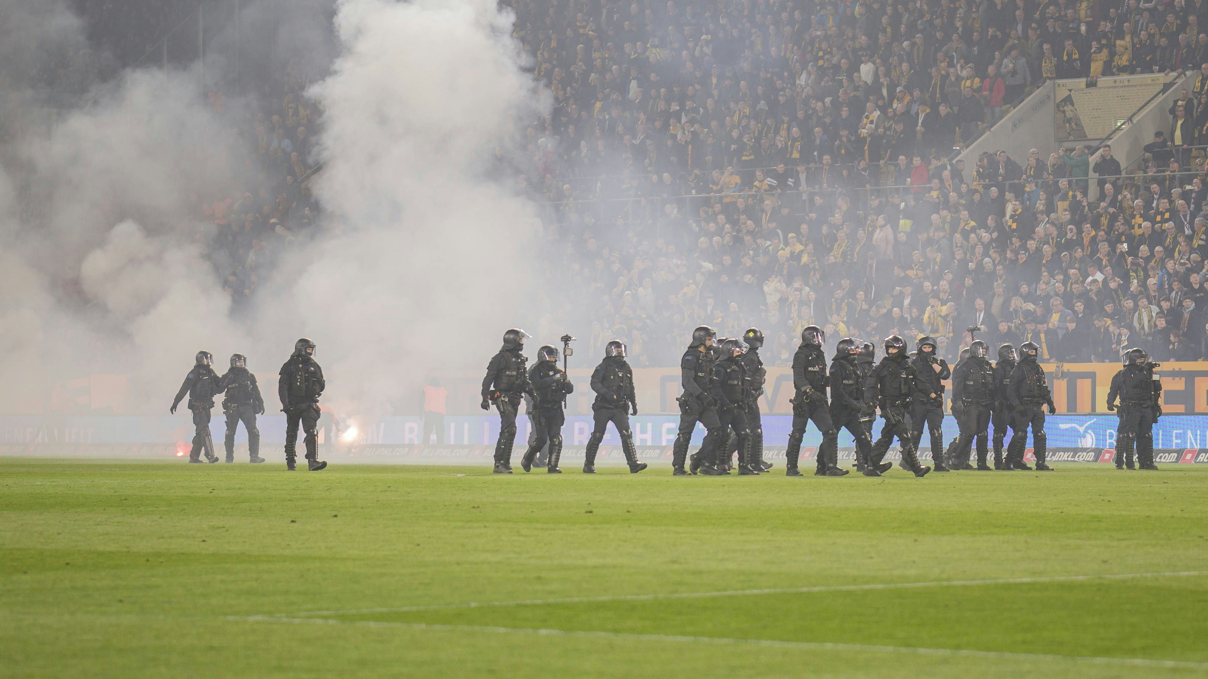 750 Polizisten mussten bei Pyro-Skandal ausrücken