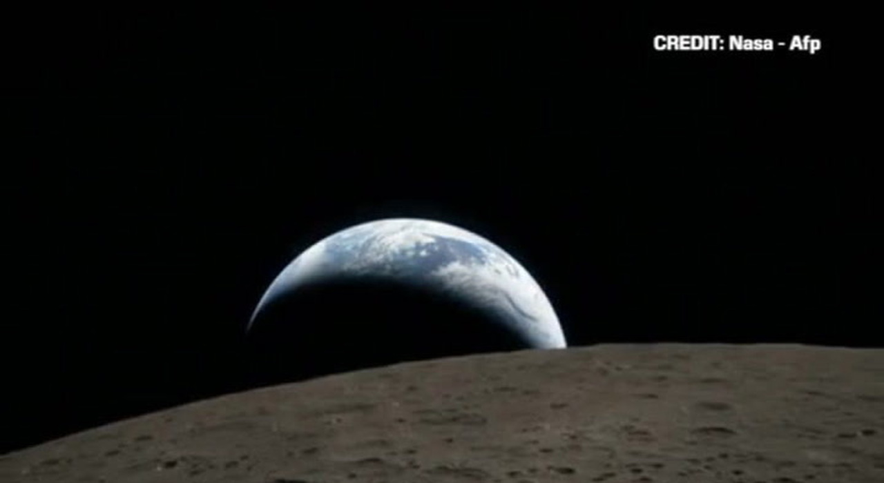 Spettacolari foto della Terra scattate dall'equipaggio di Artemis II