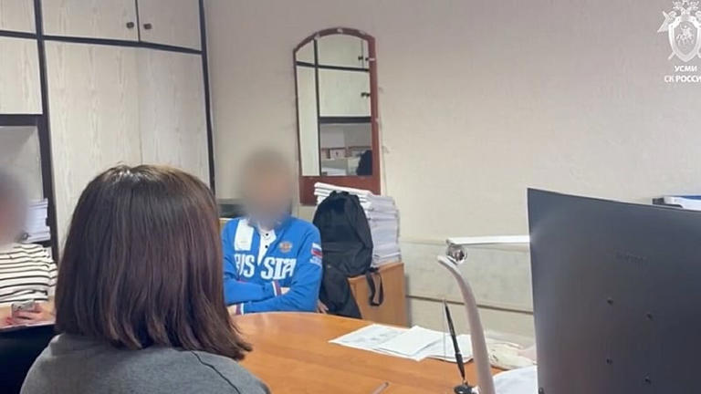 Un adolescente mata a puñaladas a su profesora de literatura en un ...