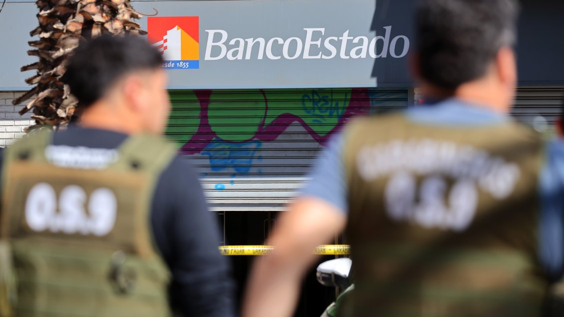 Delincuentes asaltan sucursal de BancEstado en La Florida: robaron ...