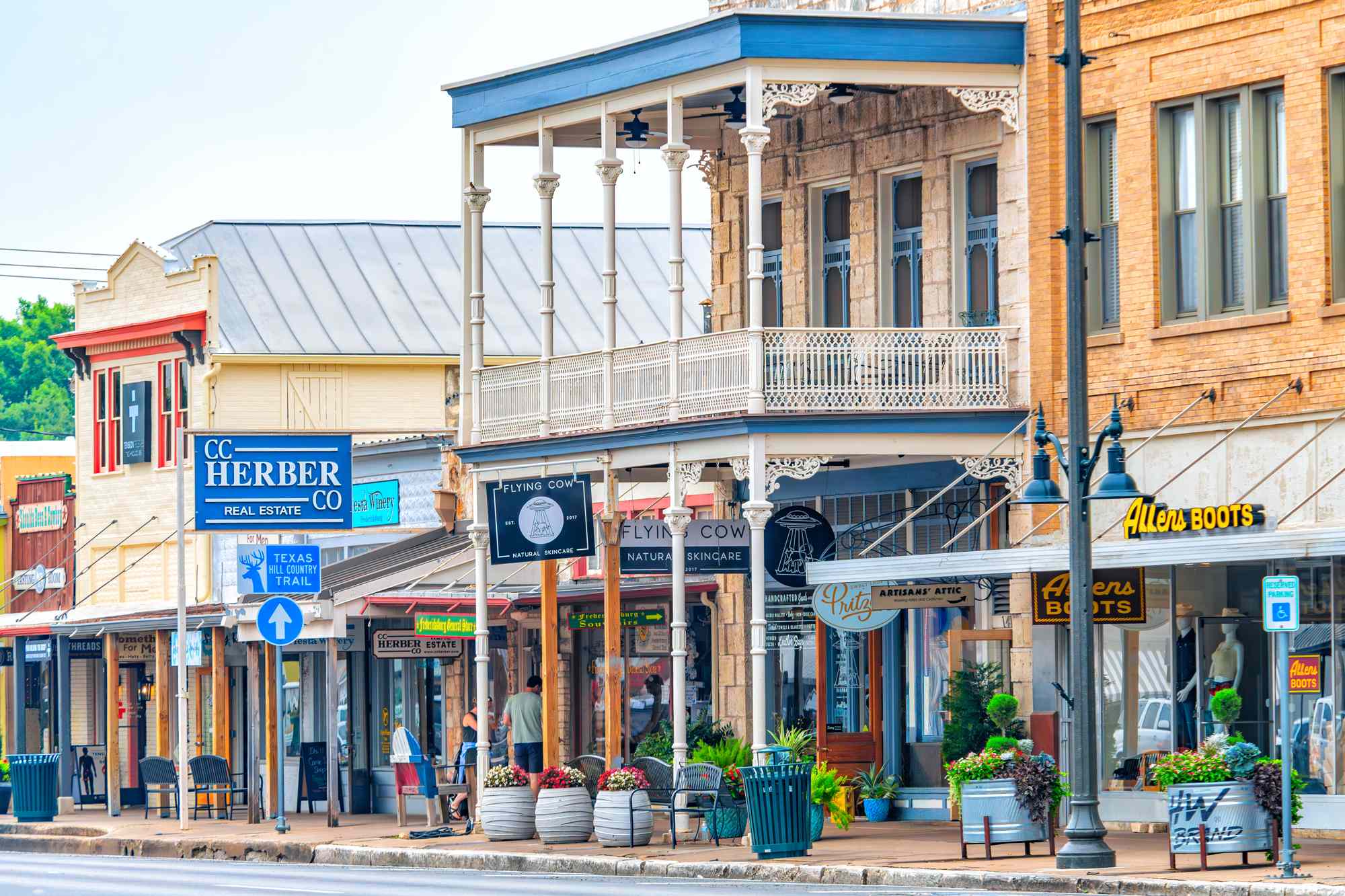 8 charming US small towns to visit this spring for beautiful flowers ...
