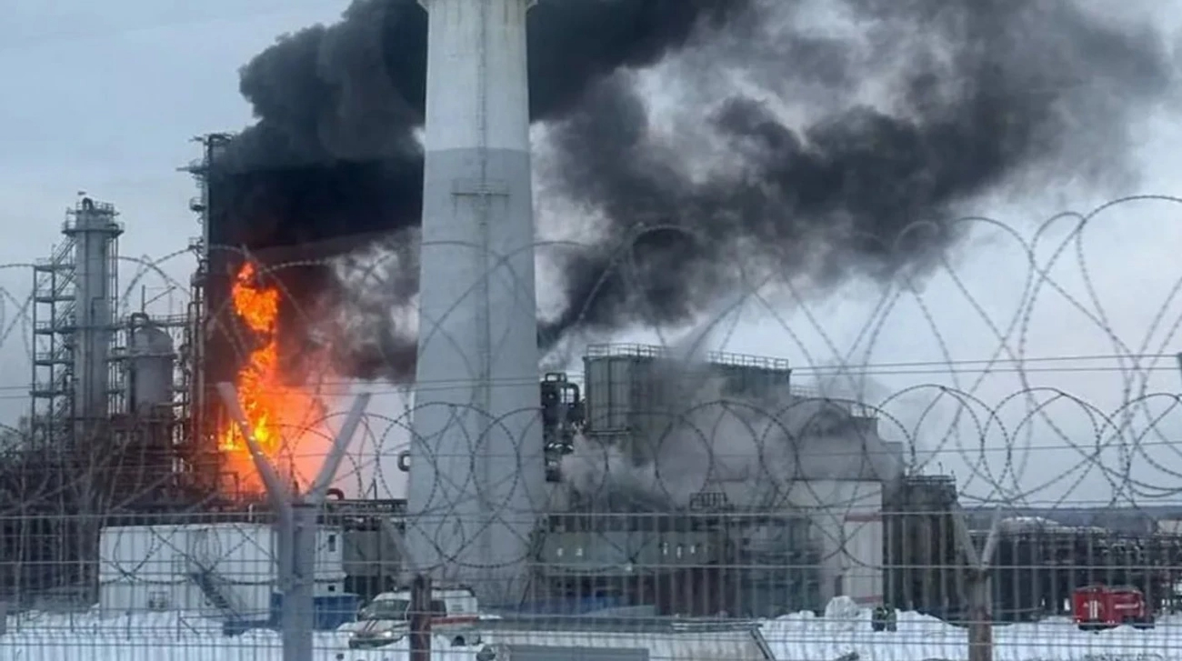Russian refinery 800 km from Ukraine halts operations after drone ...