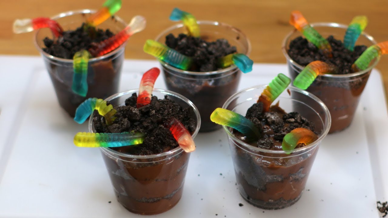 How to make worms in dirt | Oreo cookies chocolate pudding gummy worms
