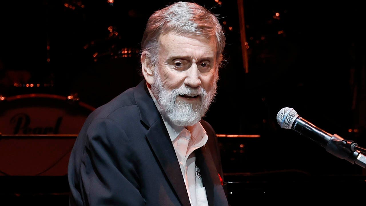 Country star Ray Stevens, 87, breaks neck after serious fall in Nashville<br><br>