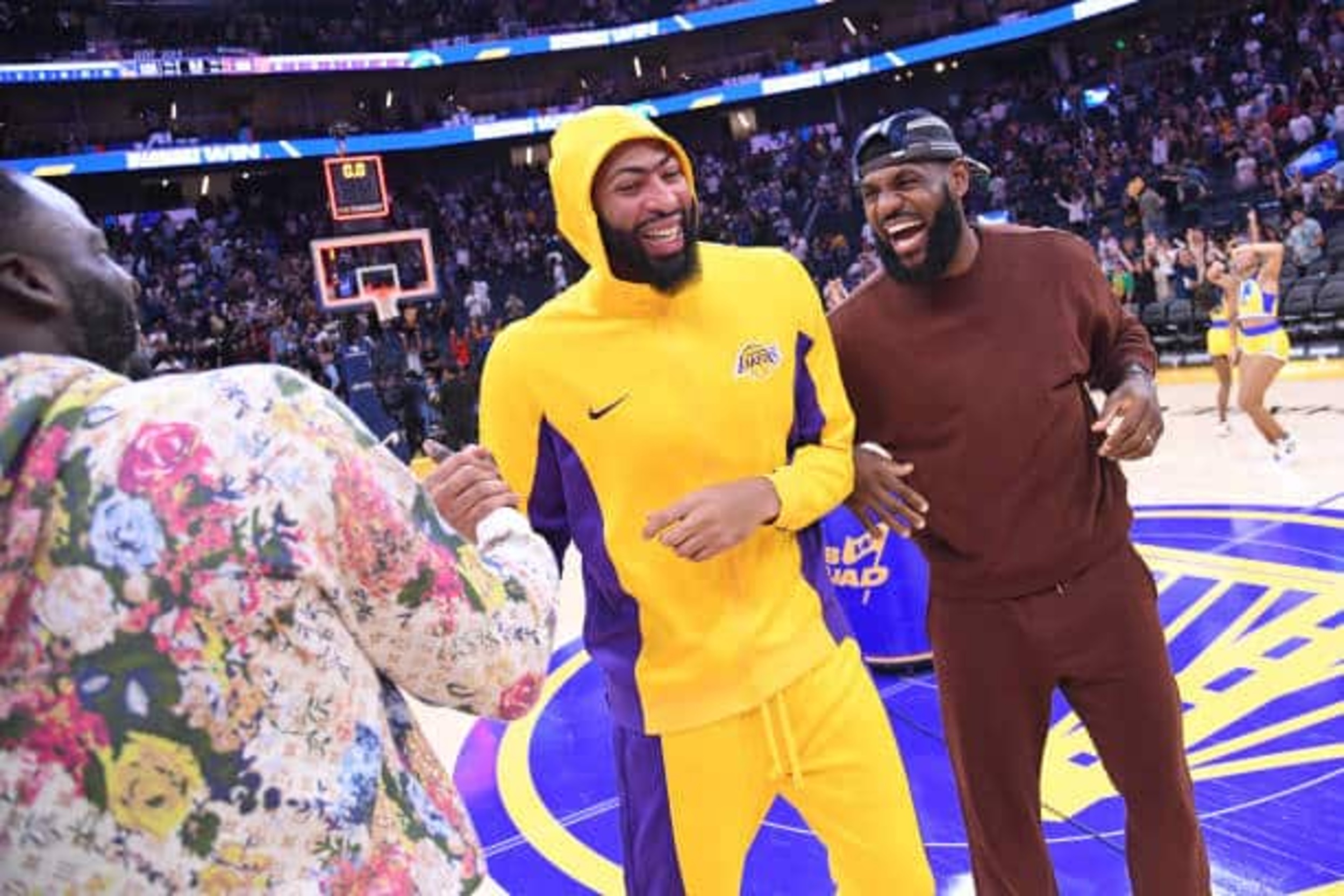 Watch: LeBron James, Anthony Davis team up for prank on Draymond Green