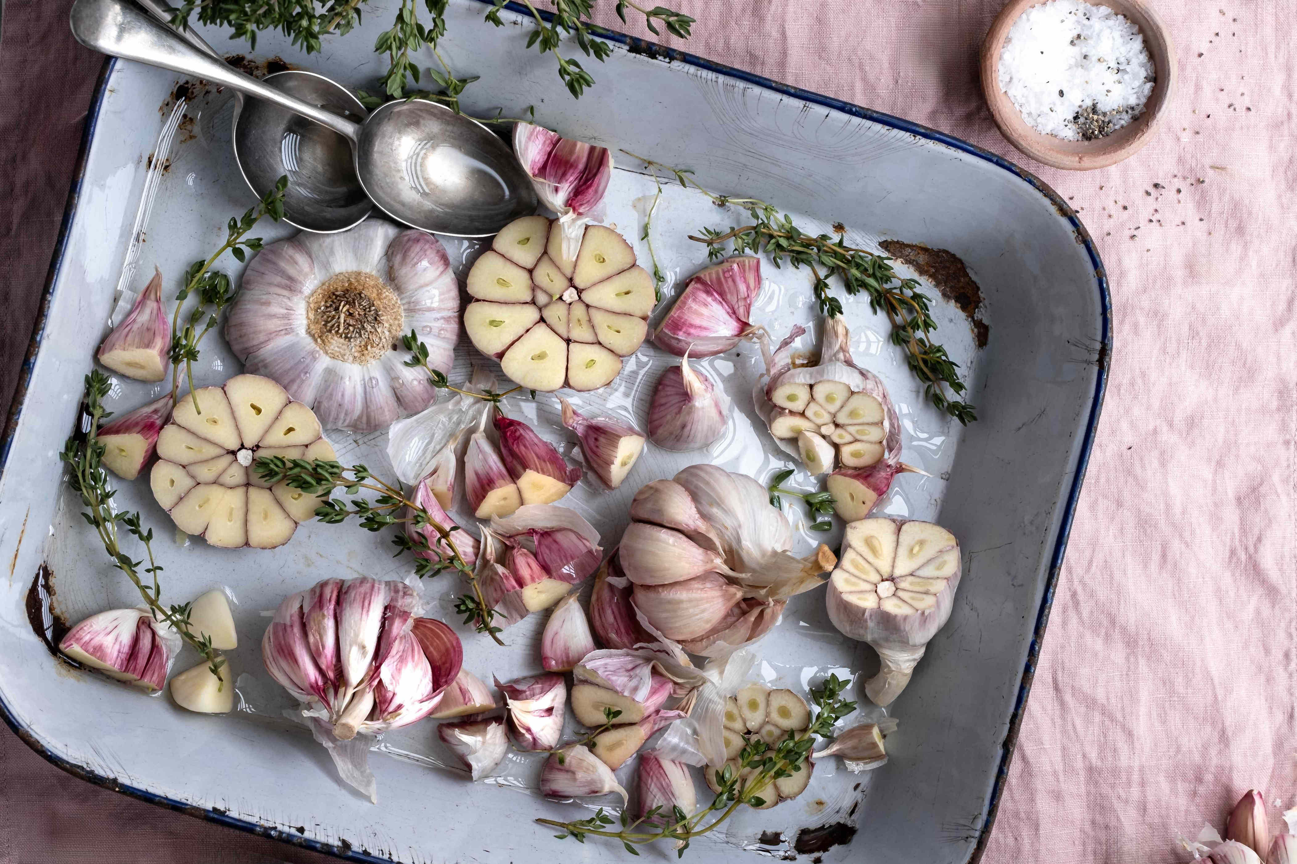 What eating garlic every day does to your body, according to nutrition ...