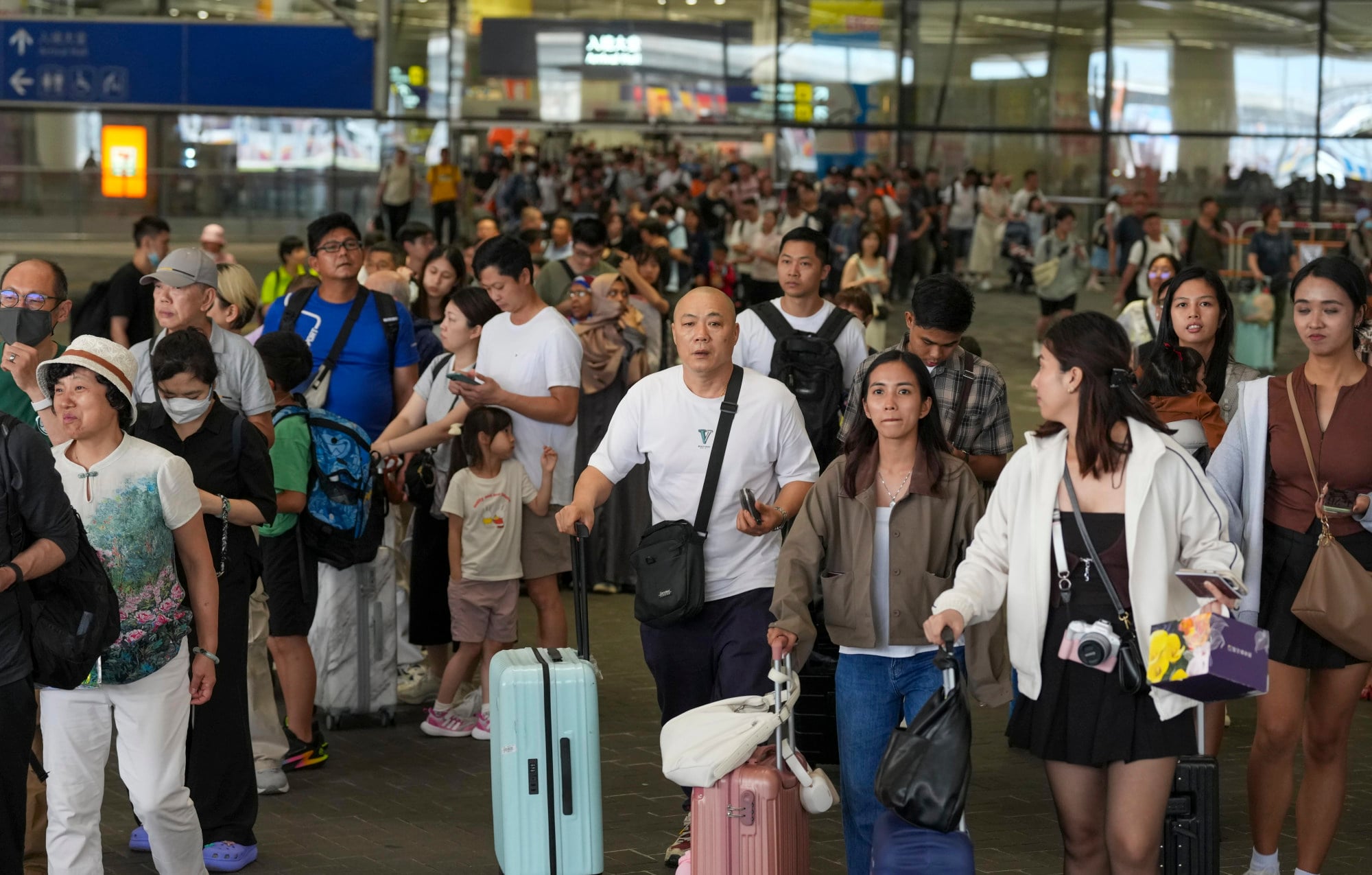 Car record for mega bridge’s Hong Kong checkpoint as F&B sector feels ...