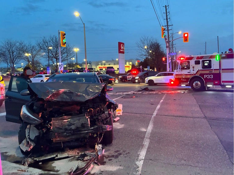 Two women suffer serious injuries in Hunt Club Road collision