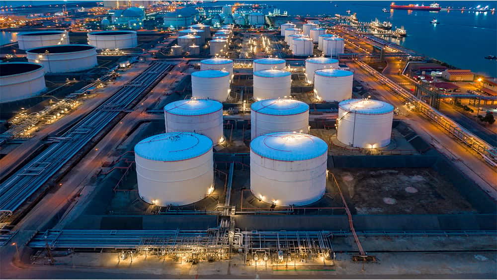 The winners and losers during oil's worst traffic jam in years