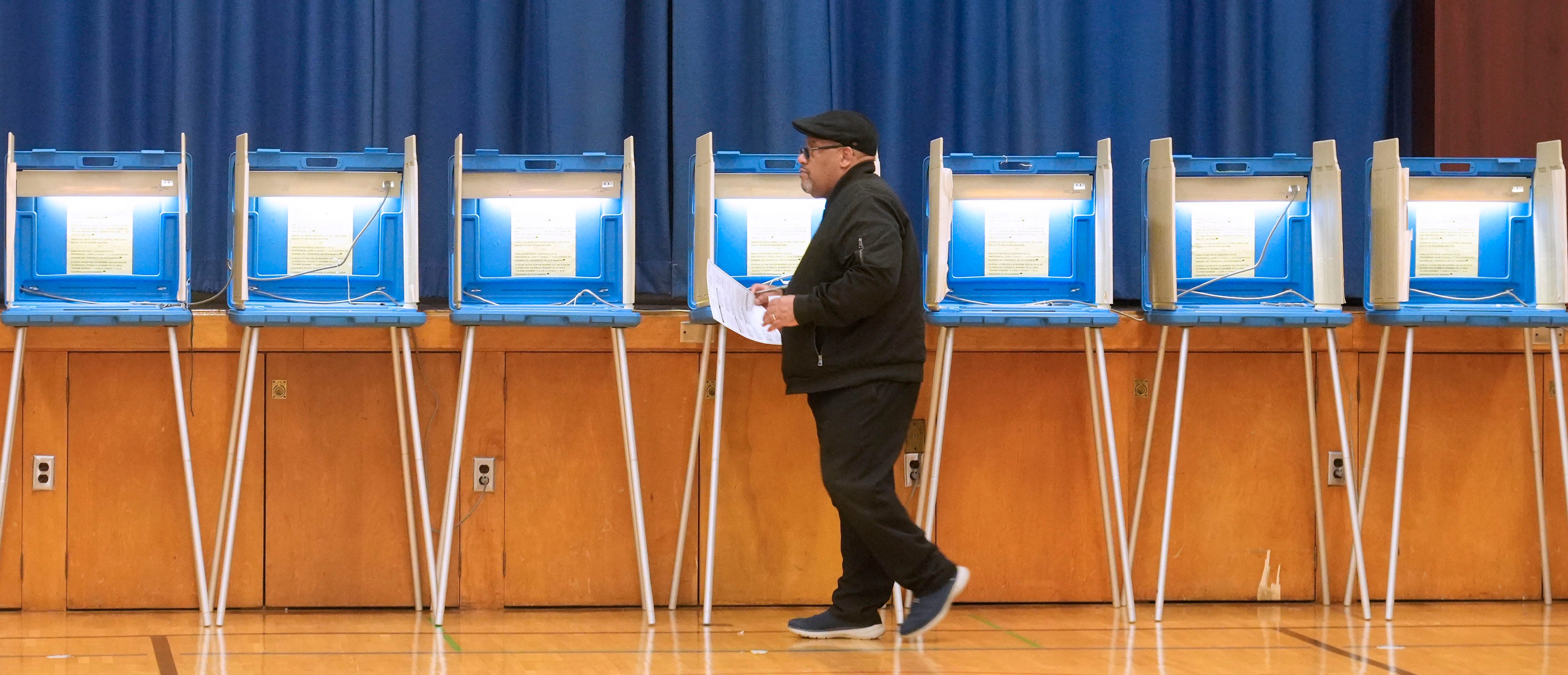 Steve Ponto defeats Mike Hallquist in Brookfield mayor's race