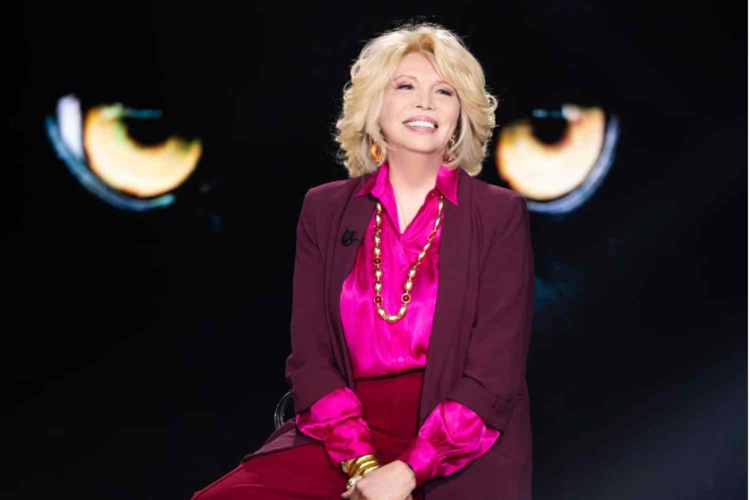 Amanda Lear stasera ospite a Belve: quanti anni ha e che intervento ha ...