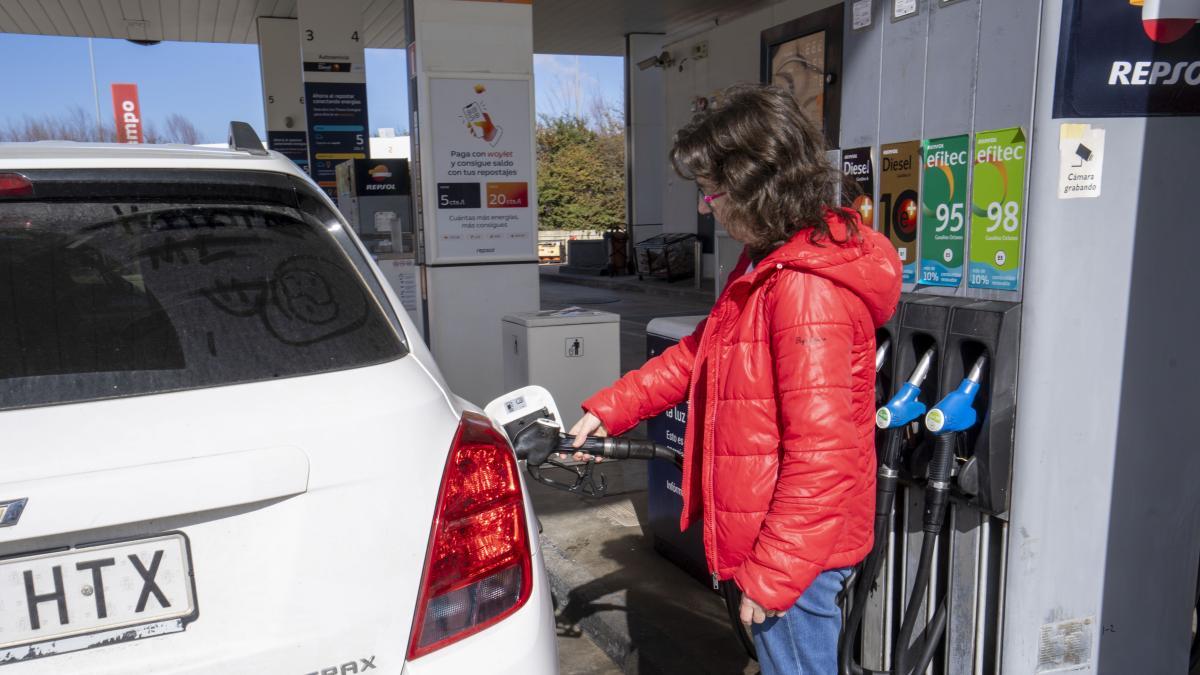Bruselas advierte a España de que bajar el IVA de los carburantes al 10 ...