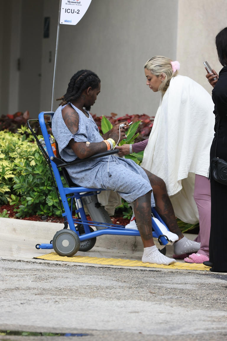Offset smokes cigarette outside Florida hospital after being shot in ...