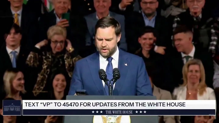 Vance humiliated as Trump doesn’t pick up call live on stage