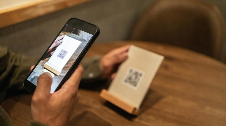 6 common habits of boomers in coffee shops