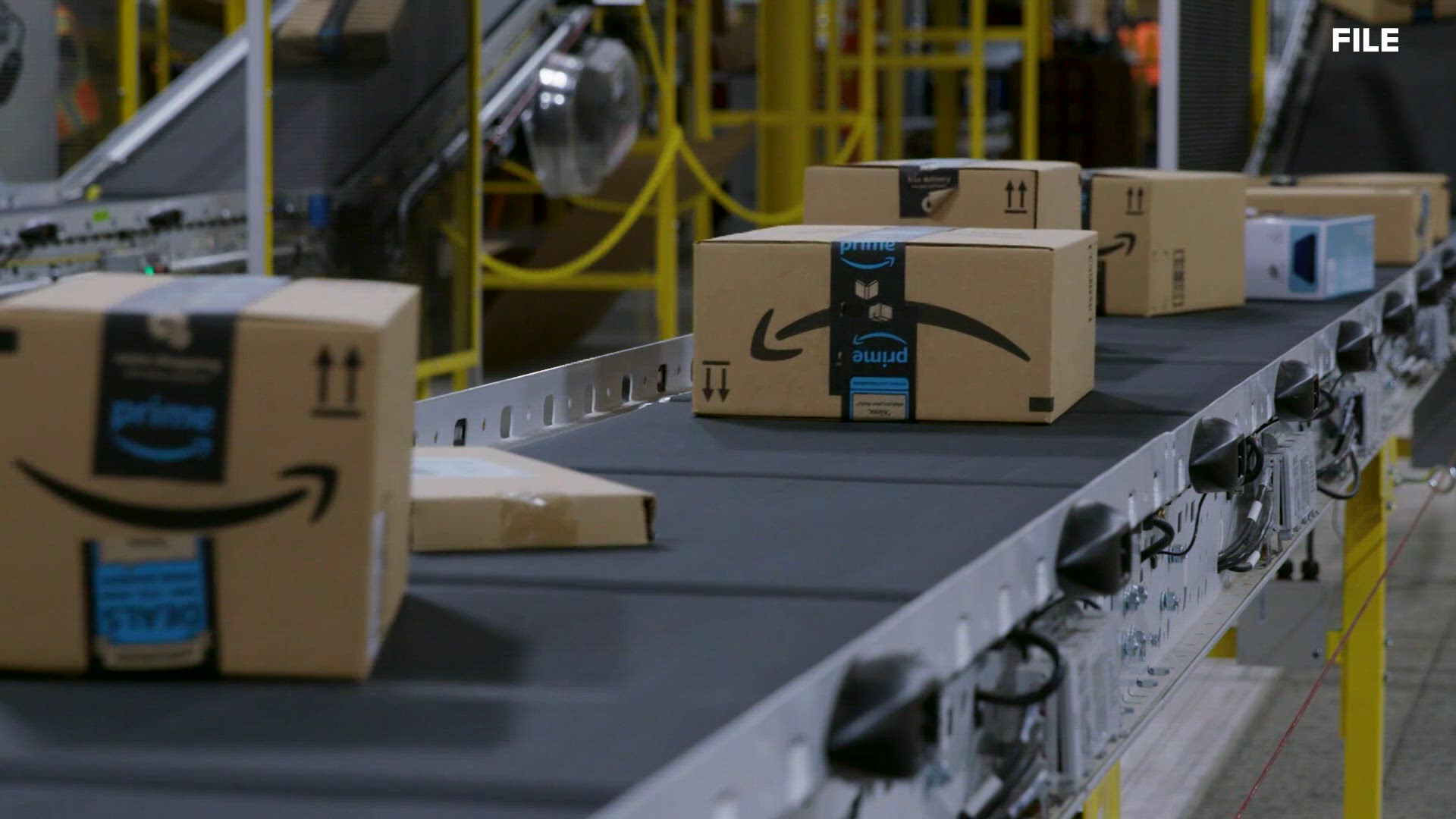 Amazon, USPS strike a delivery deal