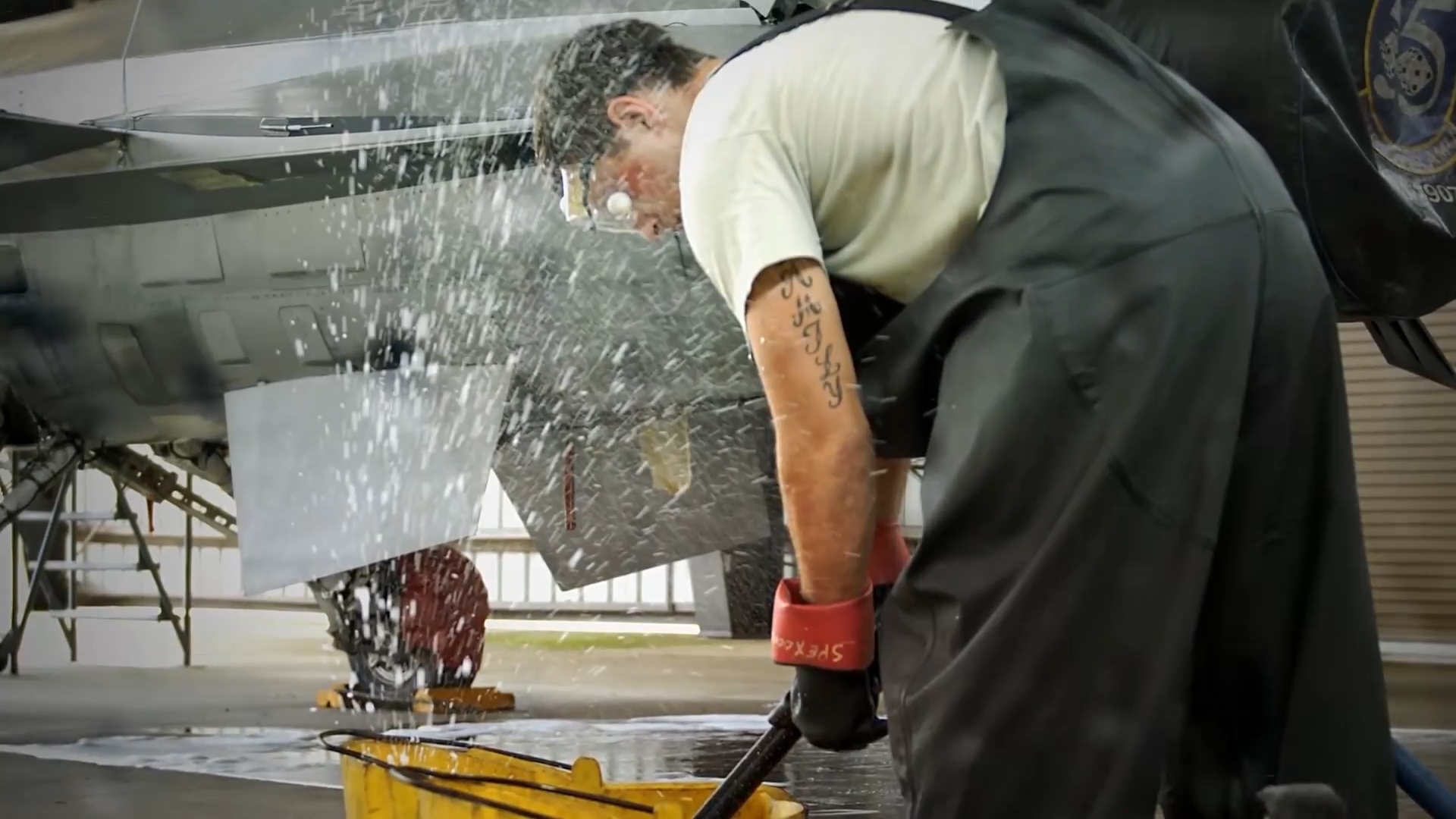 This new robot could slash F-16 cleaning time from 6 hours to 1