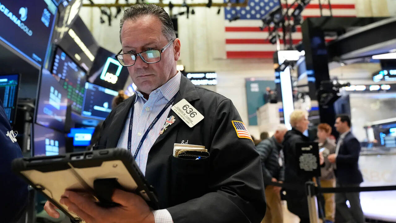 Oil prices decline and US stock futures surge amid US-Iran ceasefire ...