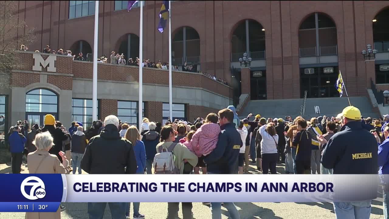 A hero's welcome: Fans young and old greet Michigan national champions ...
