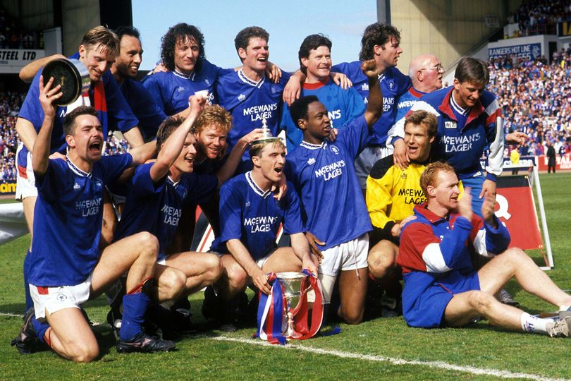 Title winning Rangers skipper rings alarm bell as lack of Ibrox leaders ...