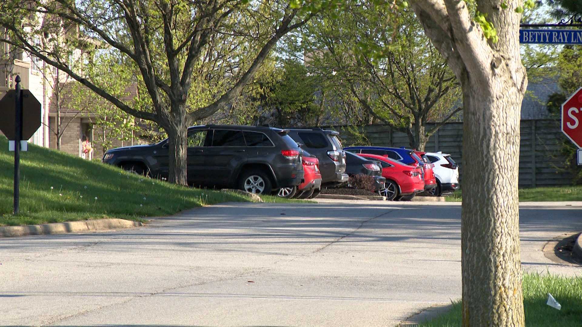 Middletown police searching for suspects after person shot at inside car