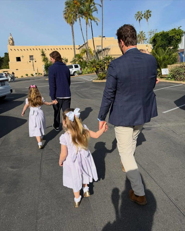 Katherine Schwarzenegger's toddler daughters lean on uncle Patrick in ...