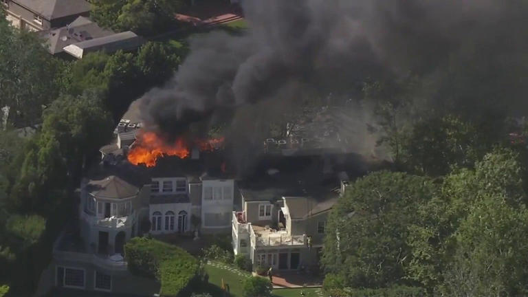 2 firefighters hurt battling stubborn Beverly Crest house fire