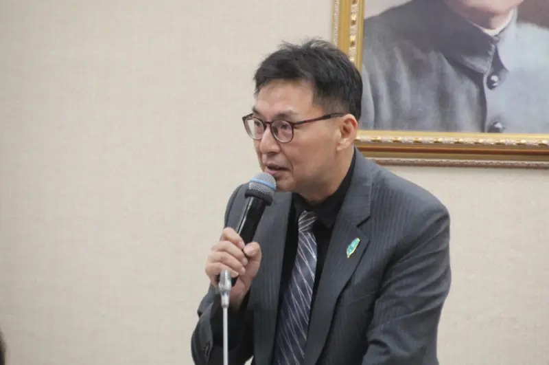 楊珍妮臨時請病假 洪毓祥斥責：沒收到假單