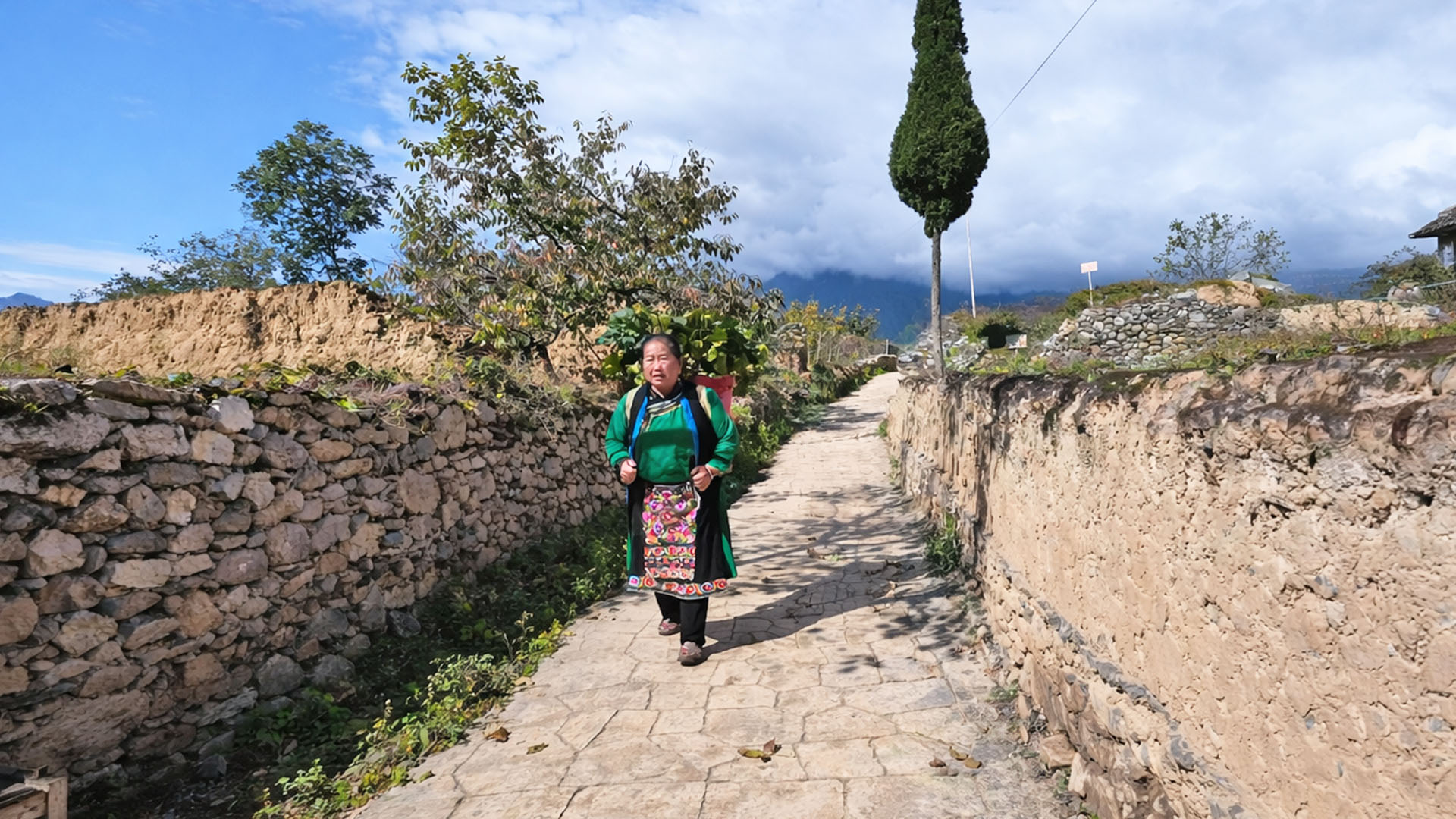 Noticing everyday life along a mountain village path in China
