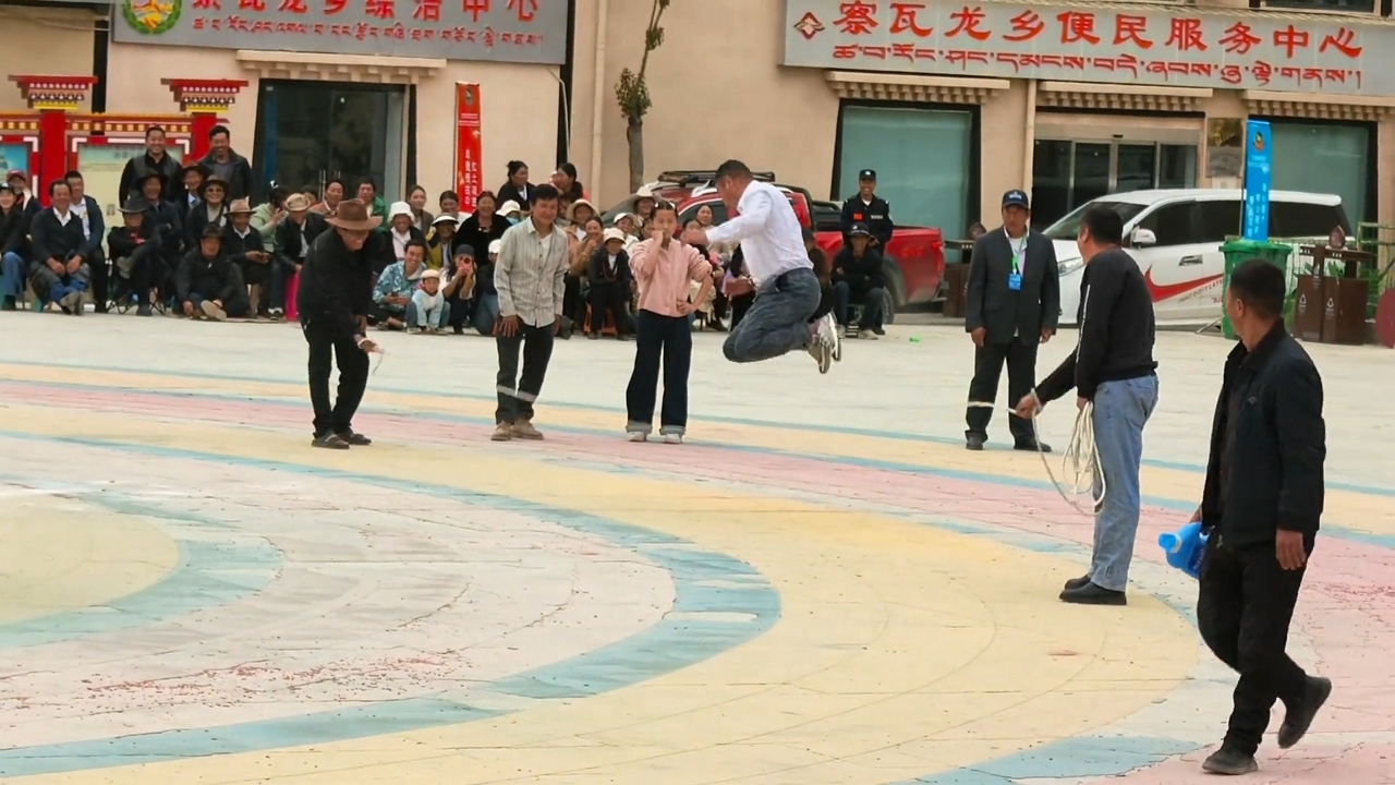 Man performs jump rope tricks before tripping at sports event in Xizang ...