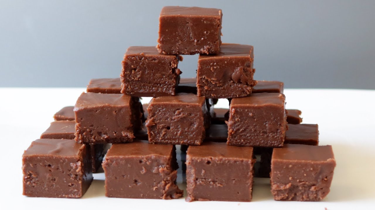 2 ingredient fudge | Easy chocolate peanut butter fudge recipe