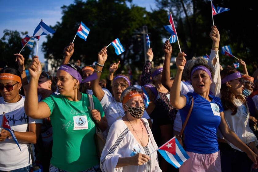 Mujeres cubanas se manifiestan en contra de sanciones de EEUU
