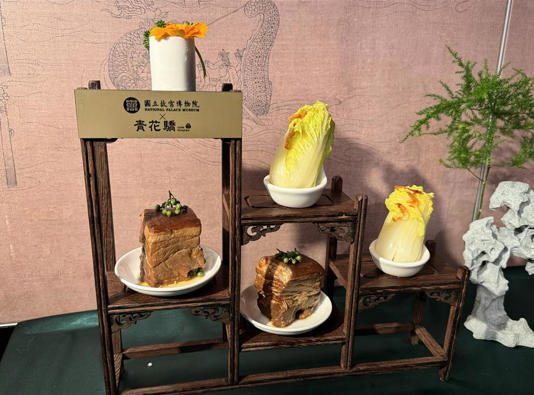 青花驕攜手國立故宮博物院推「驕饗宮格」。（王品集團提供／朱世凱台北傳真）