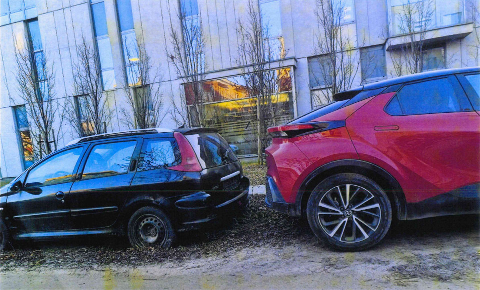 Poznań: wraki aut zabierają im parking. Straż miejska ma związane ręce ...