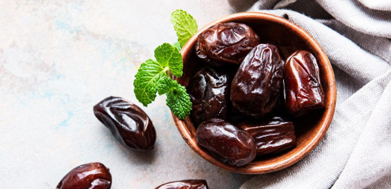 حبات التمر الشهية