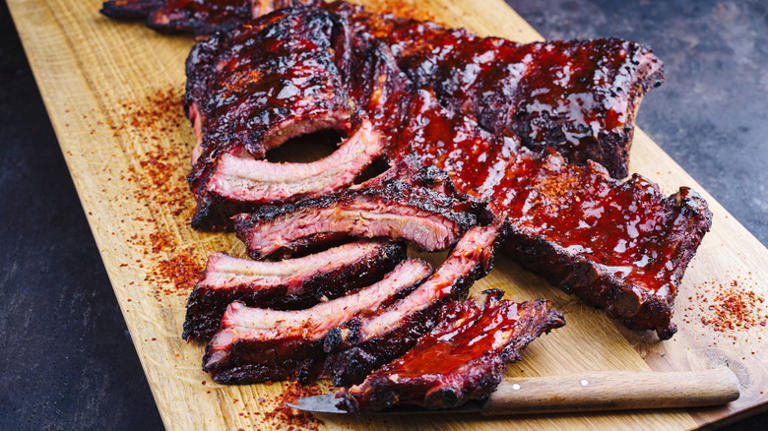 What's the difference between baby back ribs and spareribs?