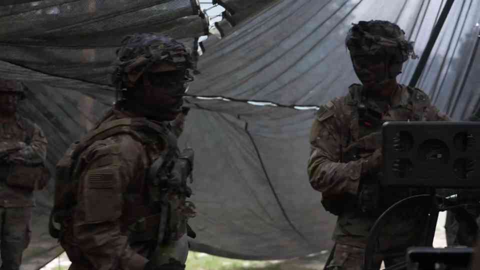DIVARTY of the 101st Airborne Division conducts artillery live fire