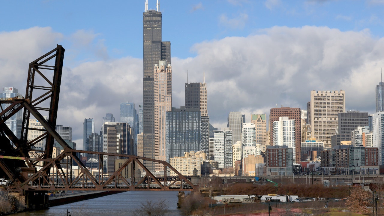 Chicago weather: Cold rain and sleet give way to 60s by afternoon