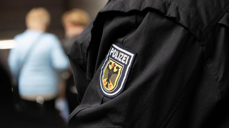 Berlin: Mann nach Hilfe für belästigte Frauen offenbar in S-Bahn verprügelt
