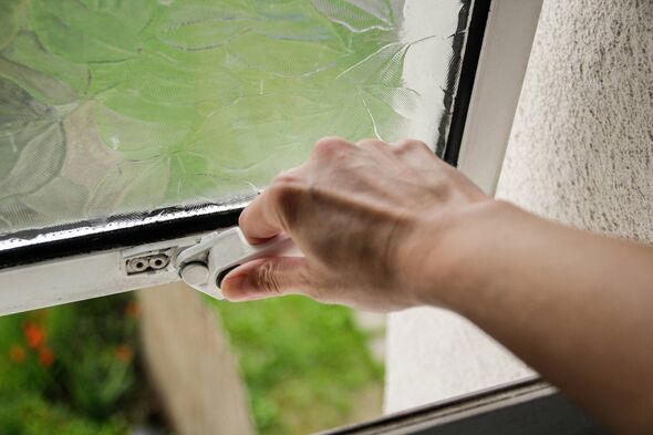 NHS tells UK households 'shut windows and doors' as alert in place for ...