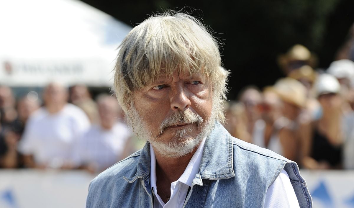 Renaud : sa maison « atypique et très reconnaissable » où il vit ...