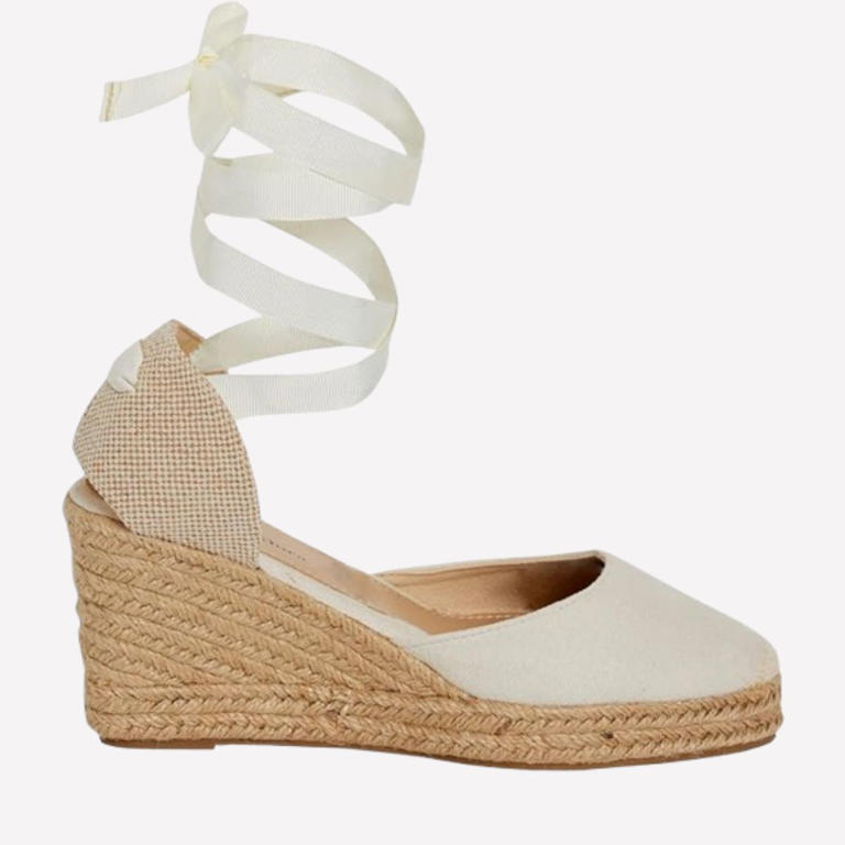 We're copying Duchess Sophie's comfy espadrilles and striped dress ...