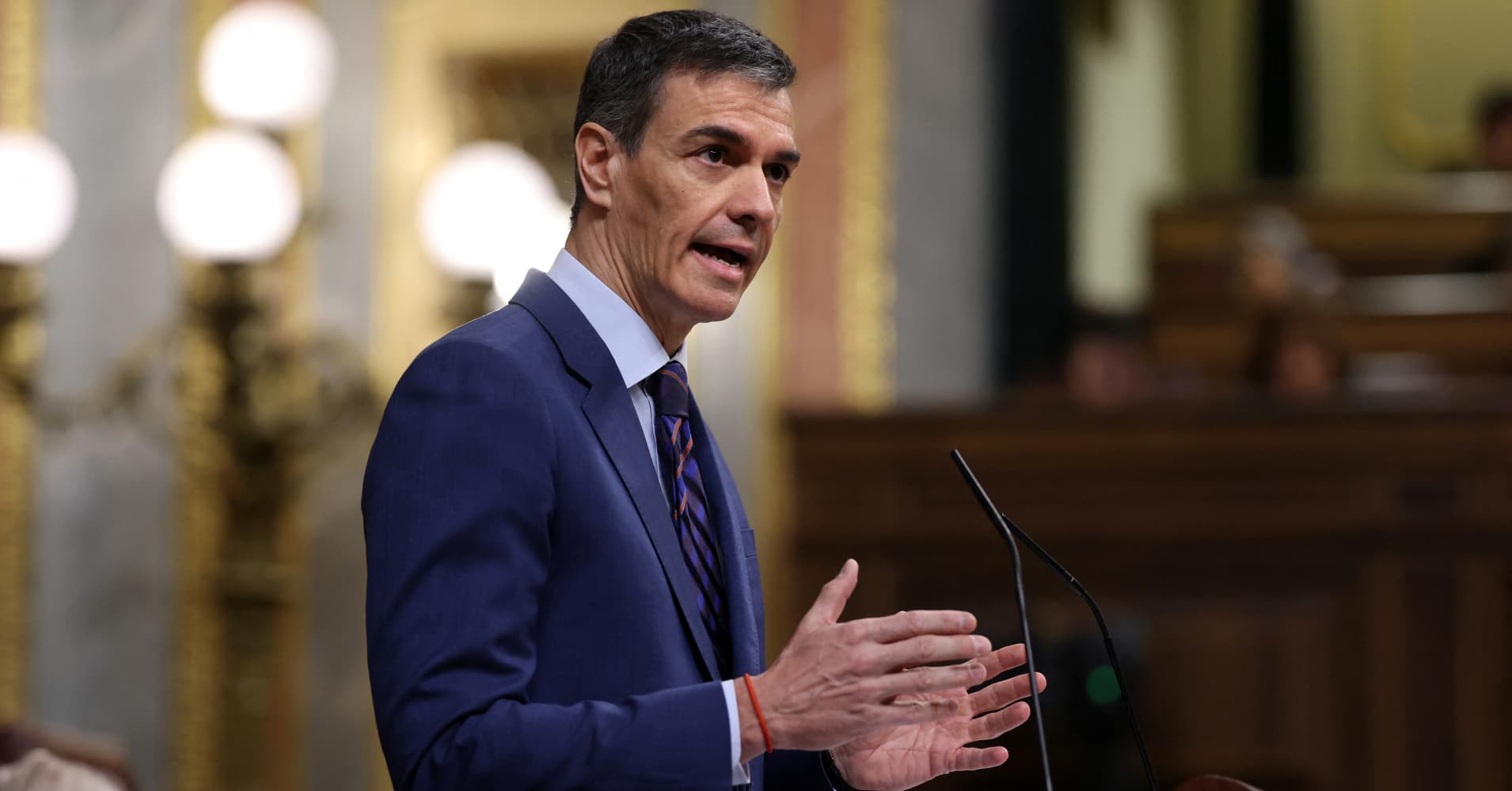 Sánchez to Trump: Spain won’t applaud those who set the world on fire just because they then show up with a bucket<br><br>