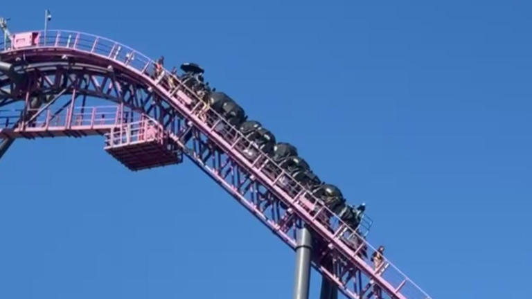Major Aussie theme park ride stalls mid-track