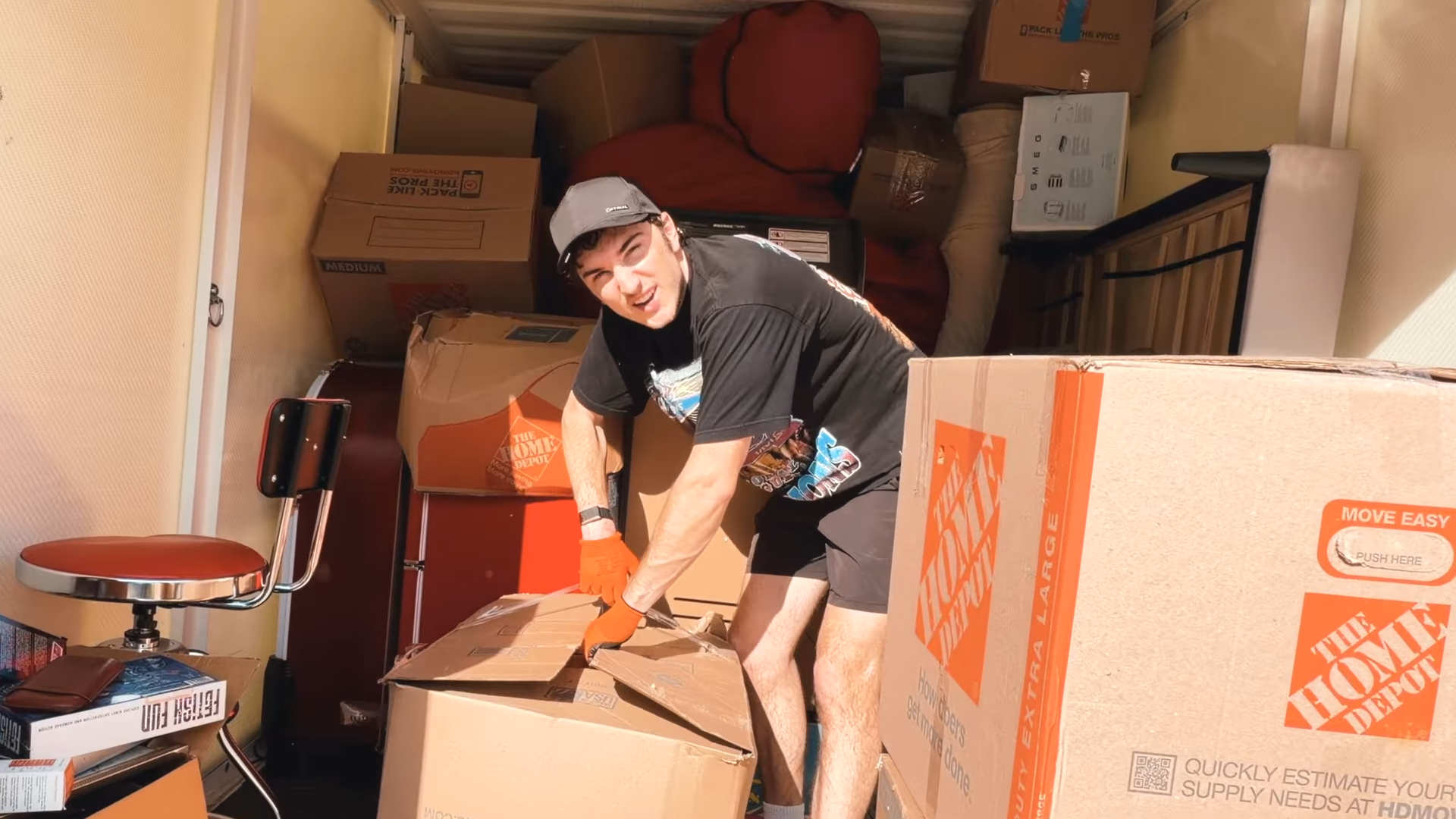 This abandoned storage container reveals crazy discoveries and profit