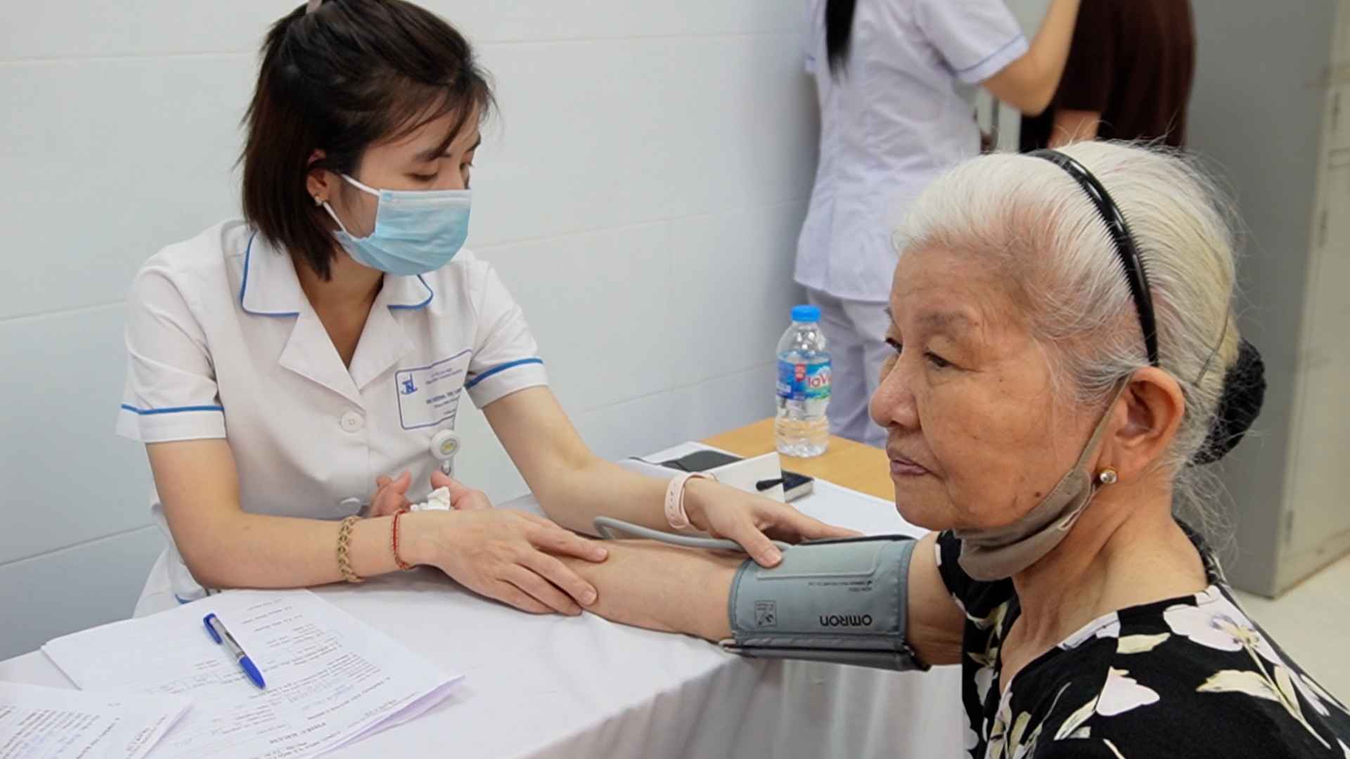 Bỏ qua khám định kỳ, tự ý dùng thuốc có thể khiến bệnh ở người cao tuổi trở nặng