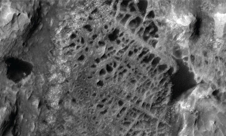 NASA spots a giant spiderweb structure on Mars, and it may reveal how ...