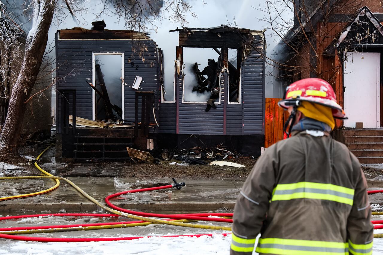 Fire destroys house in Winnipeg's North End